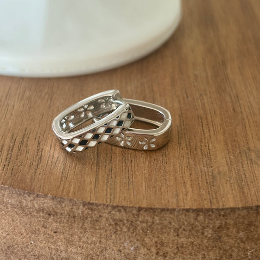 [Pre-order] Black and White Checkered Huggies | Reversible