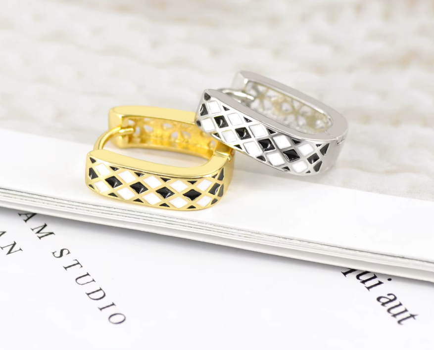 [Pre-order] Black and White Checkered Huggies | Reversible